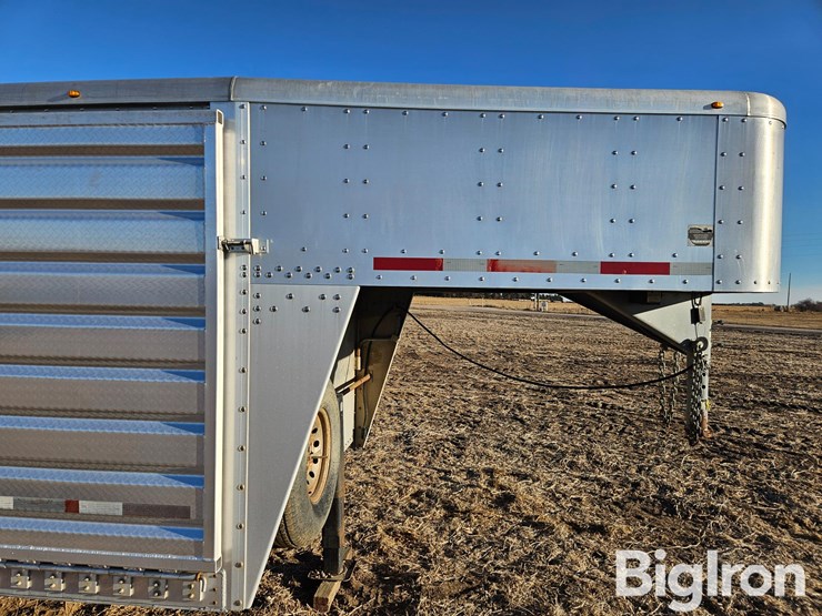 2009-wilson-livestock-trailer-image-13