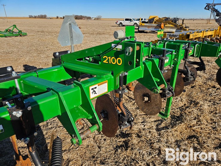 2016-john-deere-2100-image-9