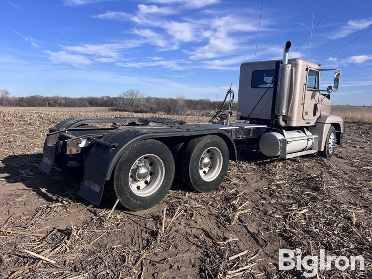 2000-freightliner-fld120-image-5