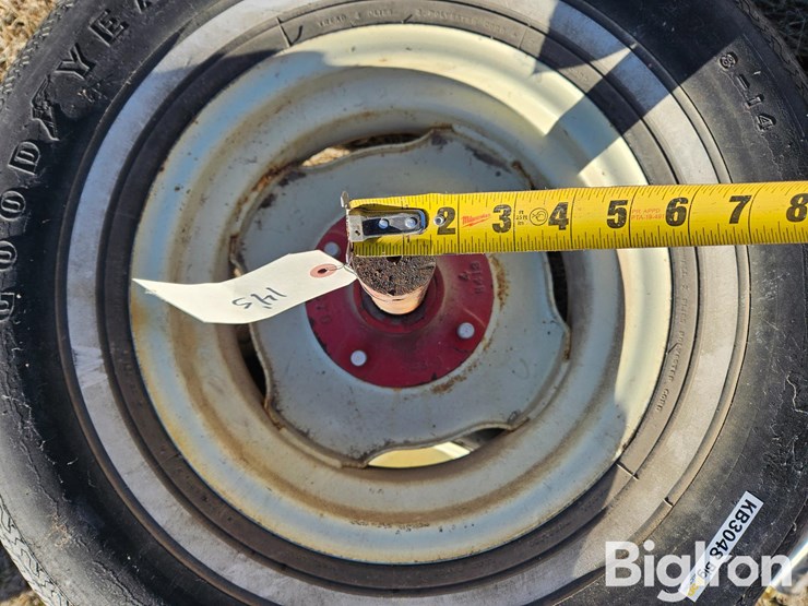 14"-tires-w/hubs-&-trailer-jacks-image-9