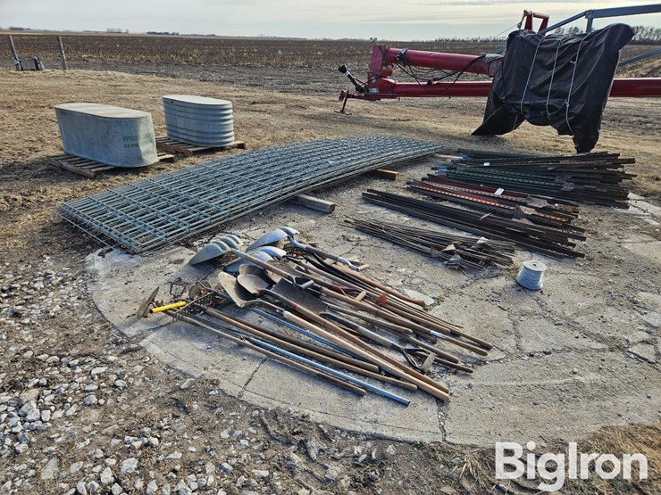 mesh-livestock-panels,-t-posts-&-fencing/livestock-items-image-2