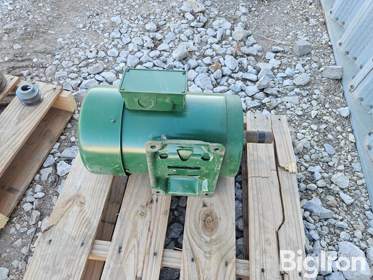 dayton-7.5-hp-electric-motor-image-3