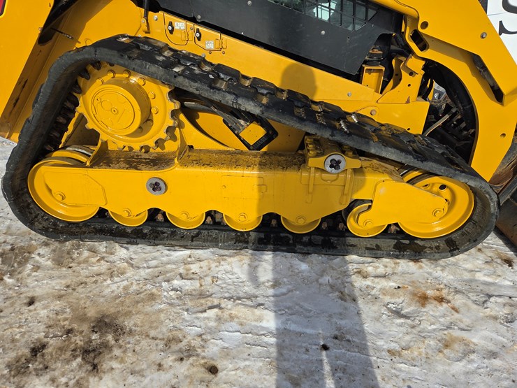 2021-caterpillar-299d3-image-51