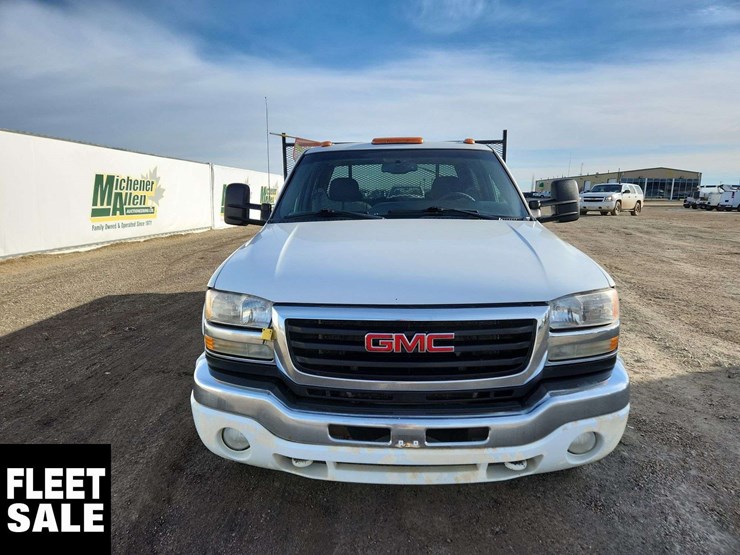 2006-gmc-sierra-3500-image-22