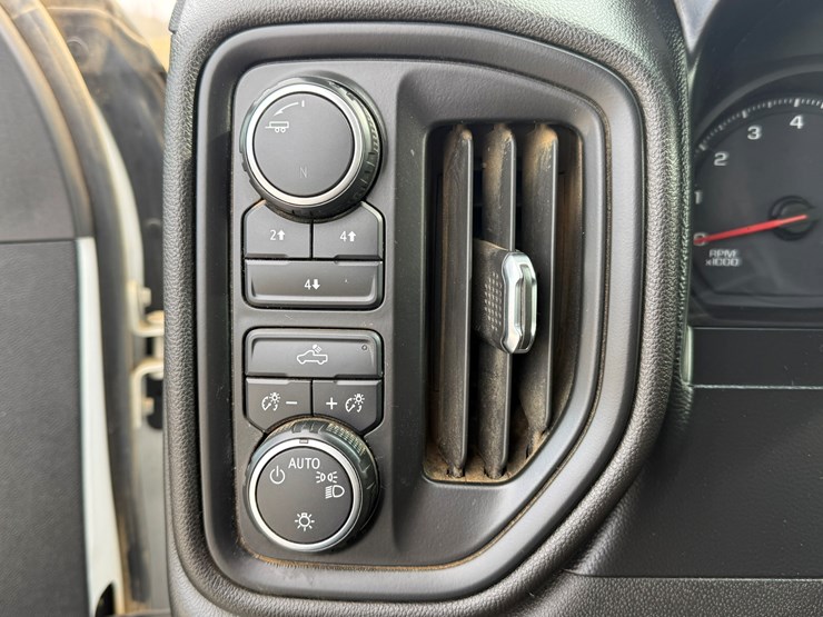 2022-chevrolet-silverado-2500-image-36