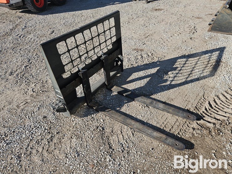 bobcat-pallet-fork-image-1