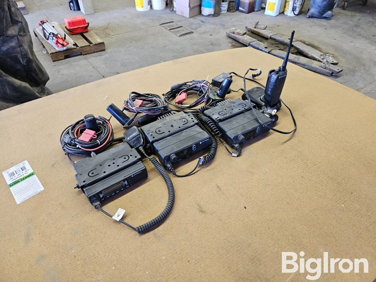 motorola-business-band-radios-image-2