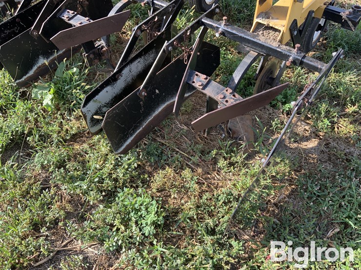 landoll-8r36-folding-cultivator-image-18