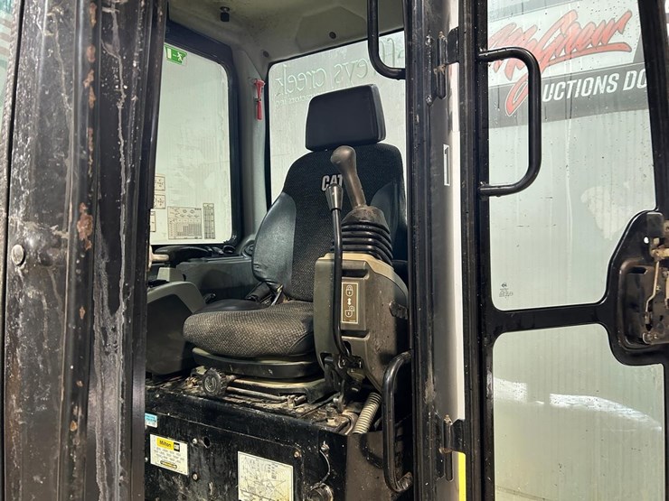 2016-caterpillar-305.5e2-image-19