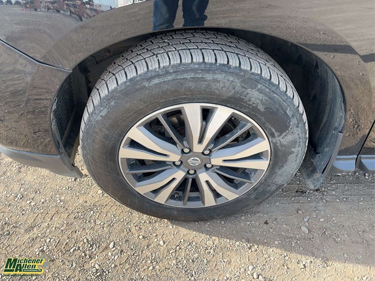 2017-nissan-pathfinder-image-10