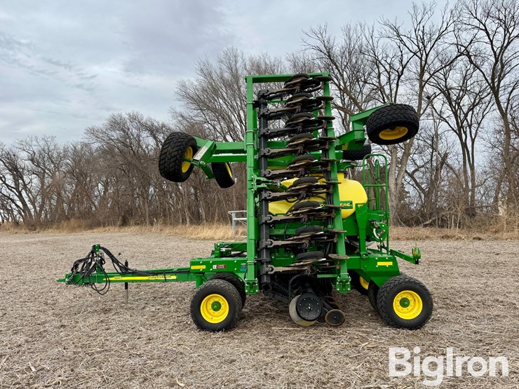 2013-john-deere-1990-image-8