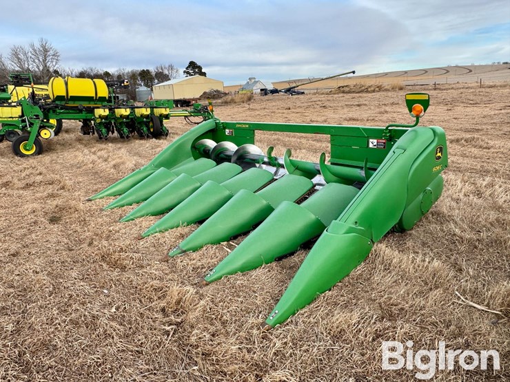 2011-john-deere-606c-image-1