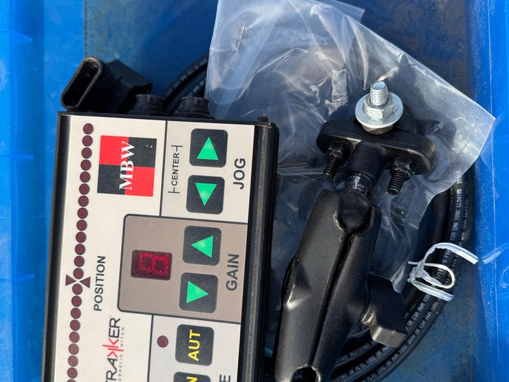 pro-trakker-hydraulic-guidance-hitch-image-19