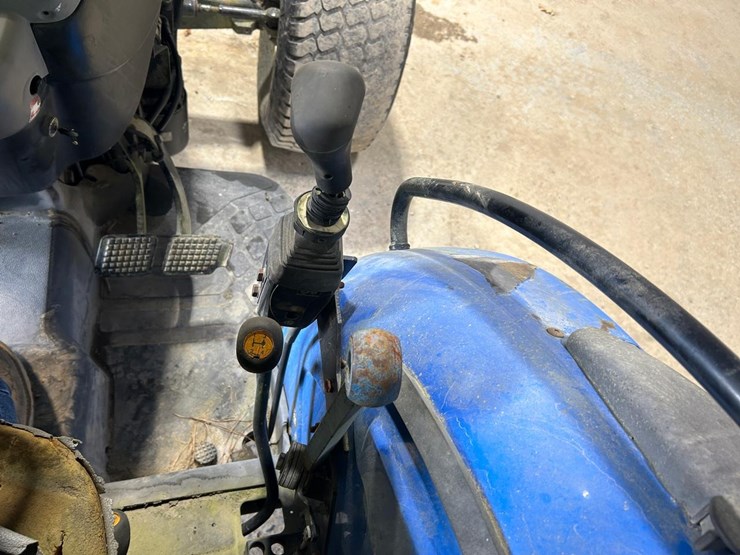 new-holland-tn70-image-26