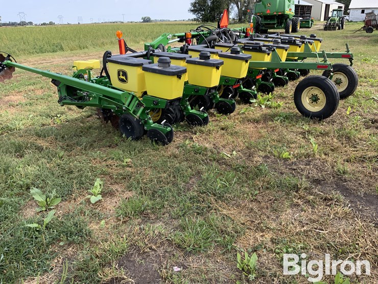 2015-john-deere-1725-image-7