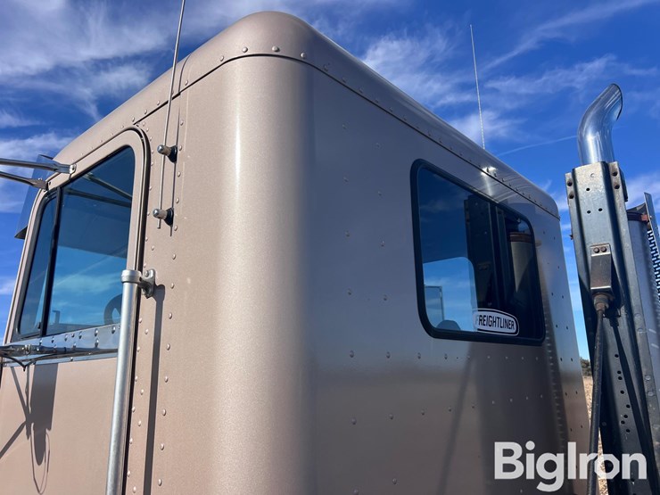 2000-freightliner-fld120-image-9