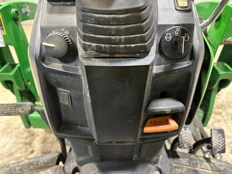 2025-deere-210le-image-29