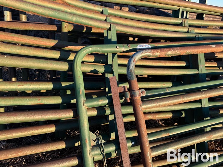 livestock-panels-&-gate-image-16