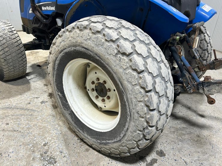 new-holland-tn70-image-17
