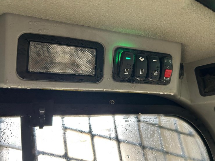 2020-caterpillar-259d3-image-57