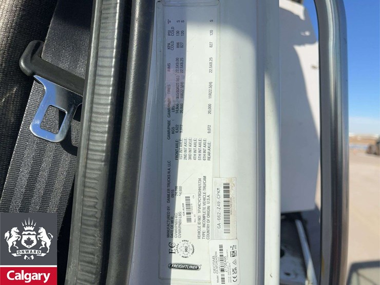 2016-freightliner-m2-106-image-27