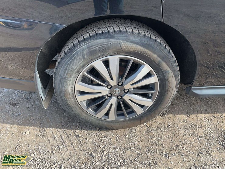 2017-nissan-pathfinder-image-12