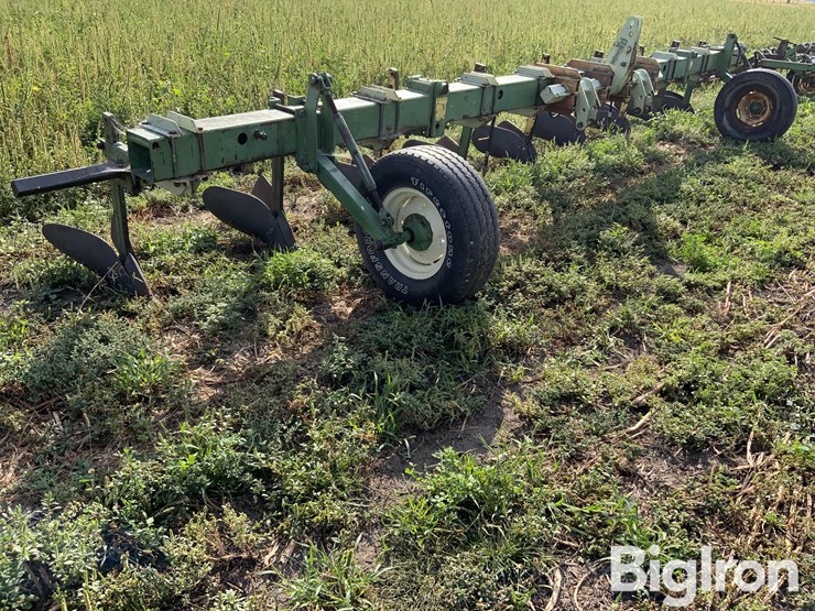 8r36-duckbill-hiller-on-john-deere-toolbar-image-3