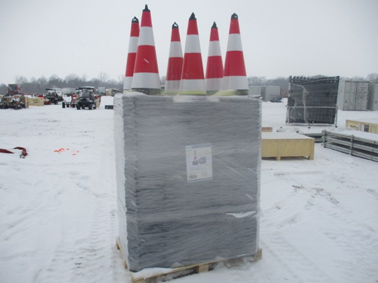 #5685-•-(250)-traffic-cones-image-2