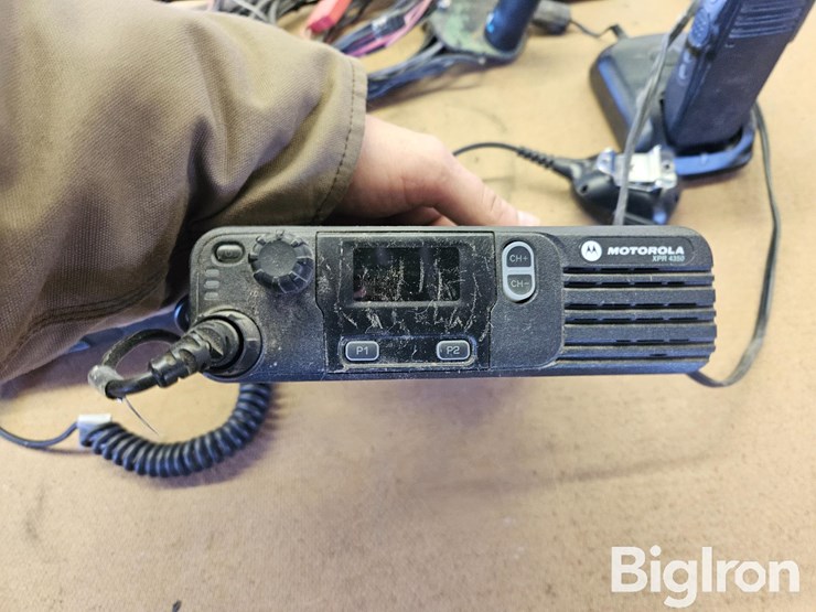 motorola-business-band-radios-image-12