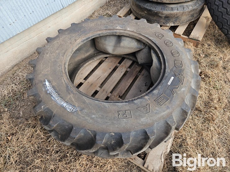 goodyear-13.6r28-tire-image-2