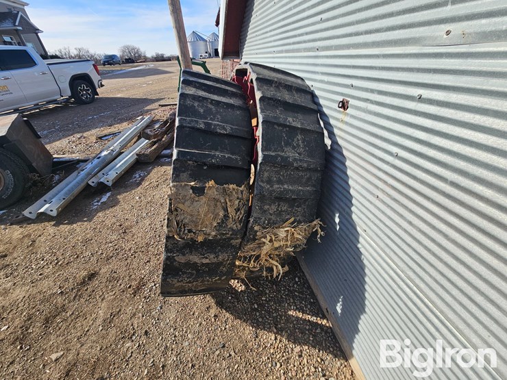 lindsay-nftrax-airless-pivot-tires-image-3