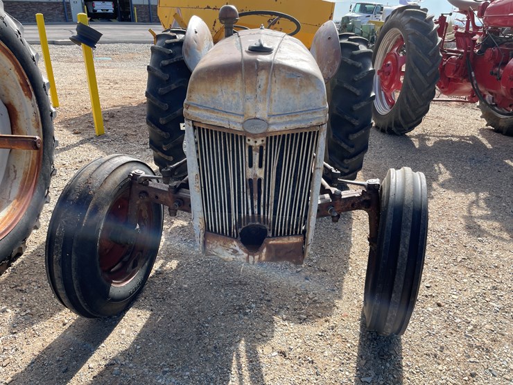 ford-tractor-image-2
