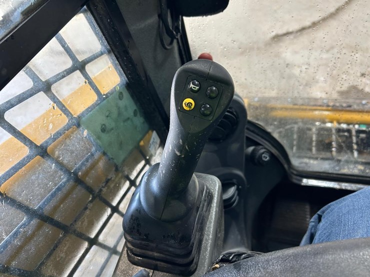 2020-caterpillar-259d3-image-25