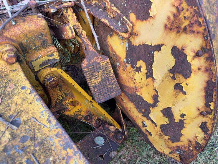 caterpillar-twenty-two-image-29