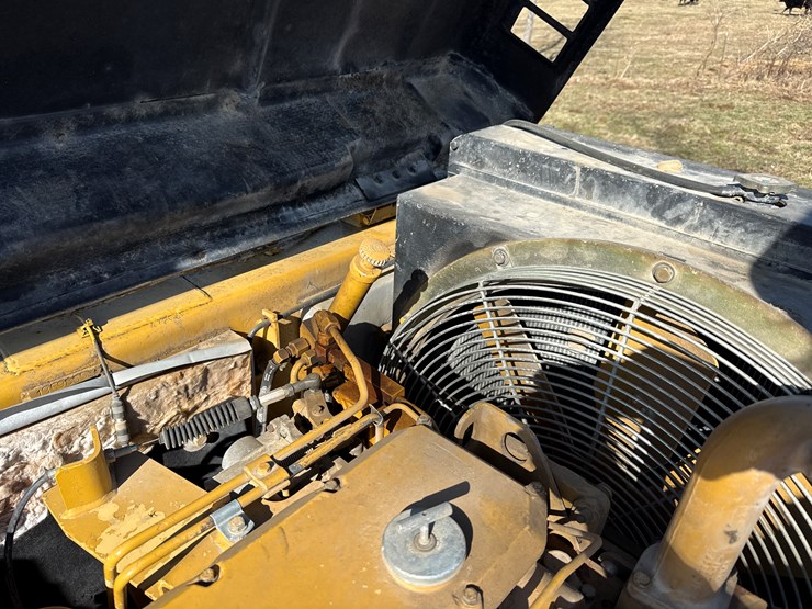 caterpillar-322-image-43