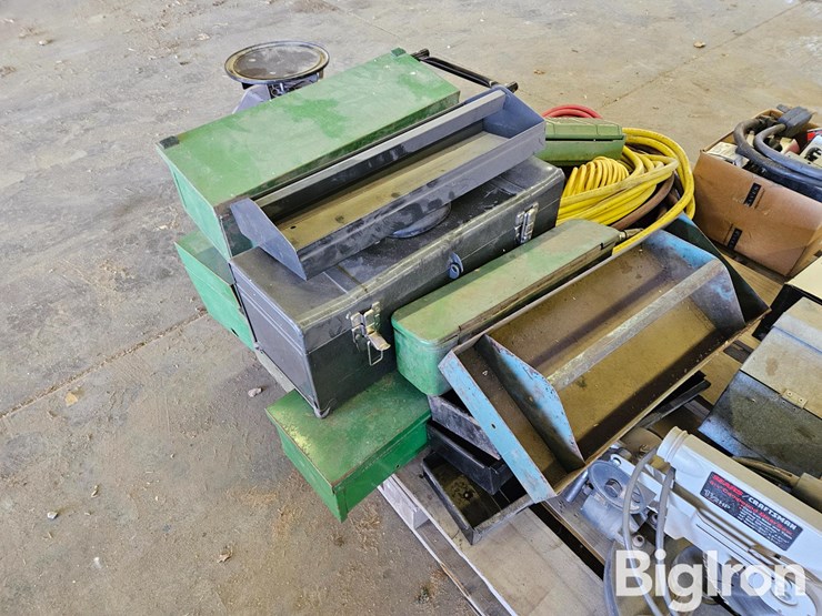 toolboxes,-cd-player,-saw,-hoses,-atv-spreader-image-14