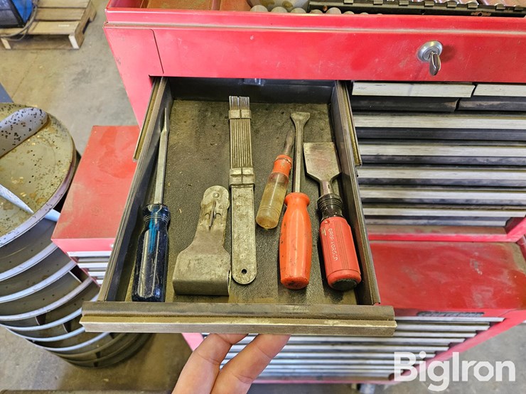 craftsman-steel-rolling-toolboxes-&-tools-image-11