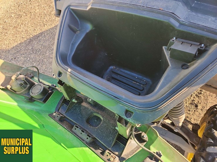 john-deere-gator-image-15
