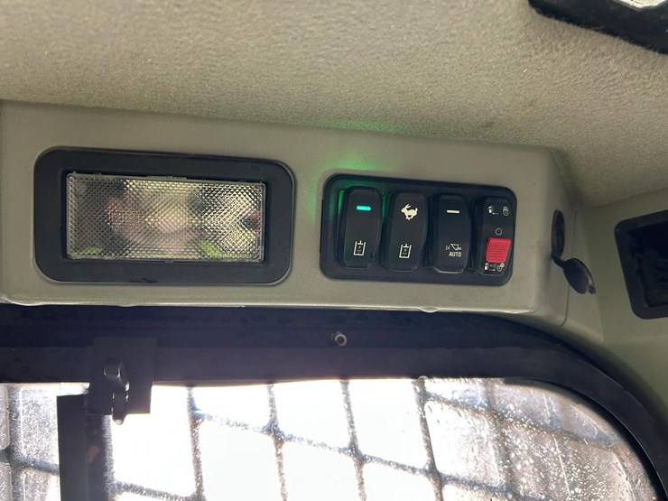 2020-caterpillar-259d3-image-28