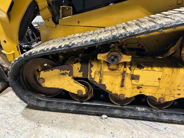 2020-caterpillar-259d3-image-17