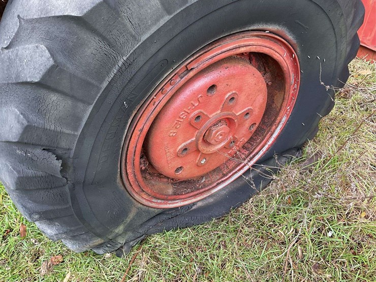 minneapolis-moline-parts-tractor-image-14