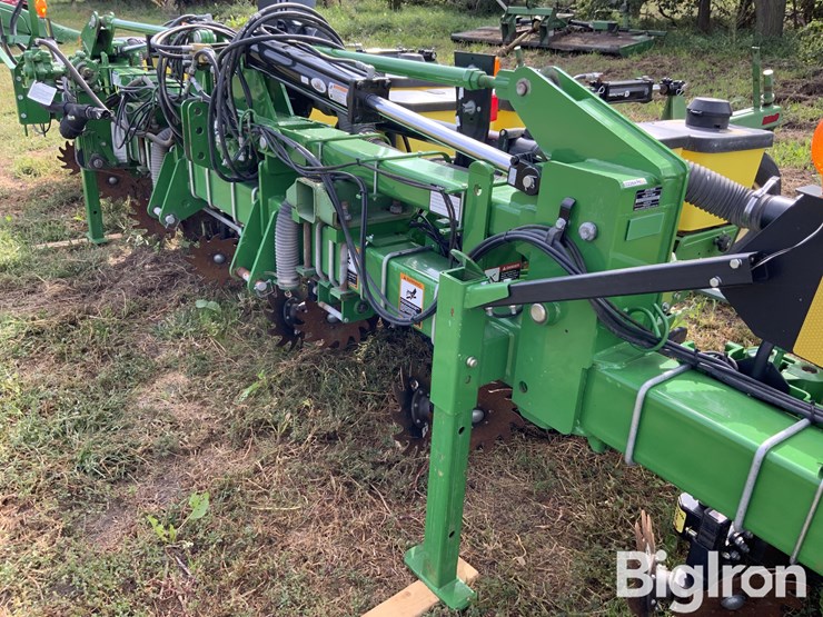 2015-john-deere-1725-image-18