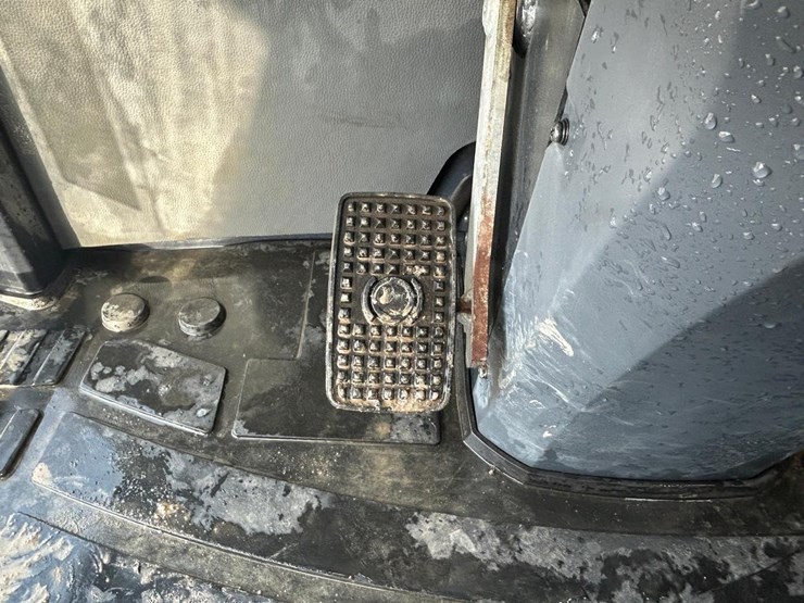 2021-kubota-r530-image-22