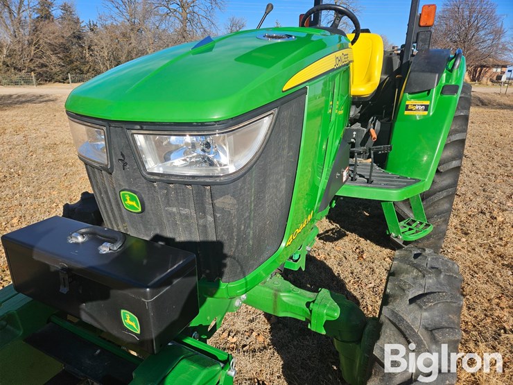 2015-john-deere-4044m-image-13