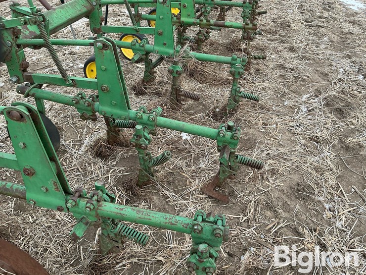 john-deere-cultivator-image-15