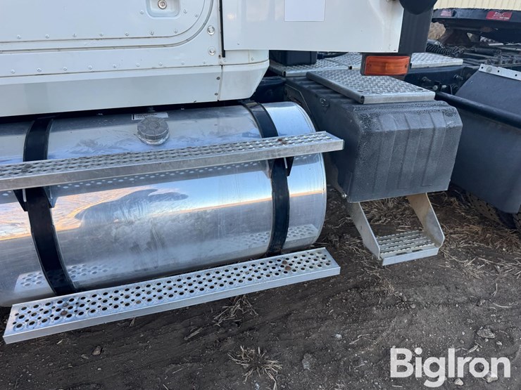 2006-international-9400i-t/a-truck-tractor-image-18