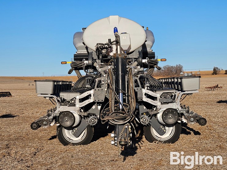 2023-harvest-international-24r30-high-speed-precision-ccs-planter-image-2