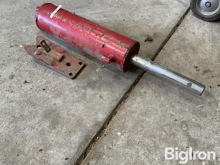 knuse-silage-wagon-cylinder-&-latch-image-7