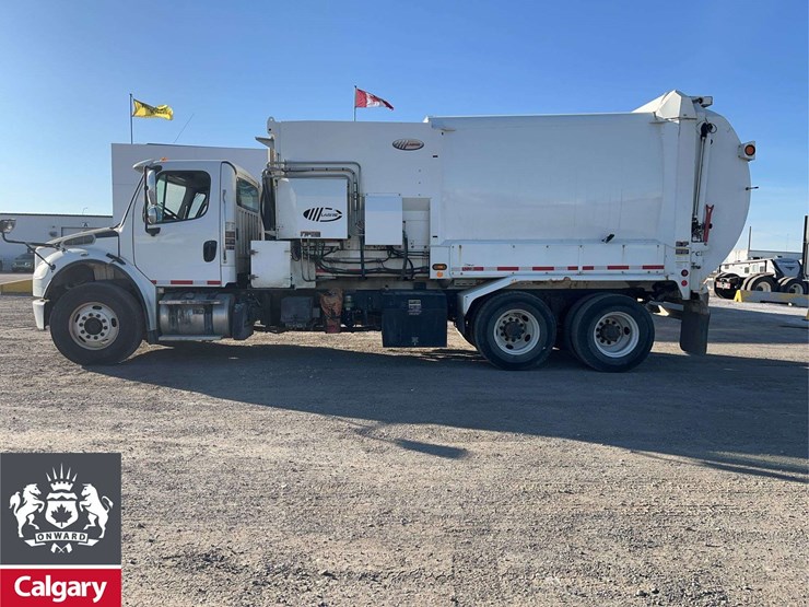 2016-freightliner-m2-106-image-2