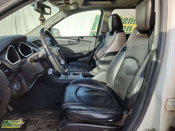 2011-chevrolet-traverse-image-24